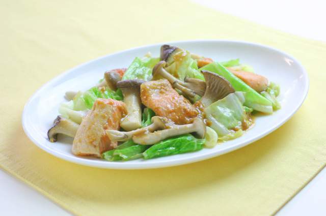 フライパンで簡単 鮭のちゃんちゃん焼き 北海道 レシピ 素材力だし フライパンで簡単 鮭のちゃんちゃん焼き 北海道 レシピ 素材力だし