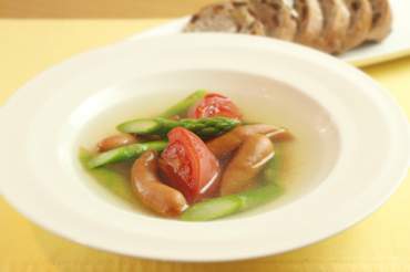 アスパラガスとソーセージのスープ