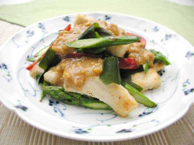 かじきまぐろとアスパラの納豆みそソースレシピ 素材力だし かじきまぐろとアスパラの納豆みそソースレシピ 素材力だし
