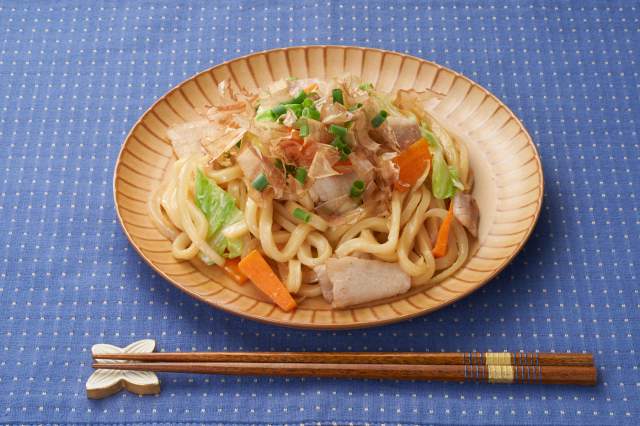 減塩 だしが決め手の焼きうどんレシピ 素材力だし