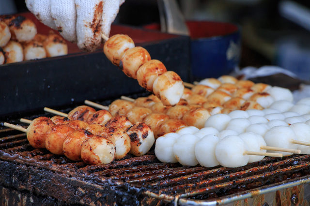 みたらし団子は神社から生まれた甘辛だんご